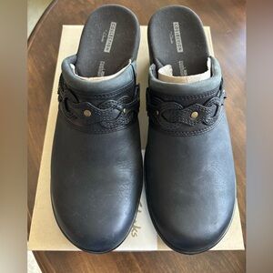 Clarks Women's Black Marion Correa Leather Mules size 10 NEVER WORN